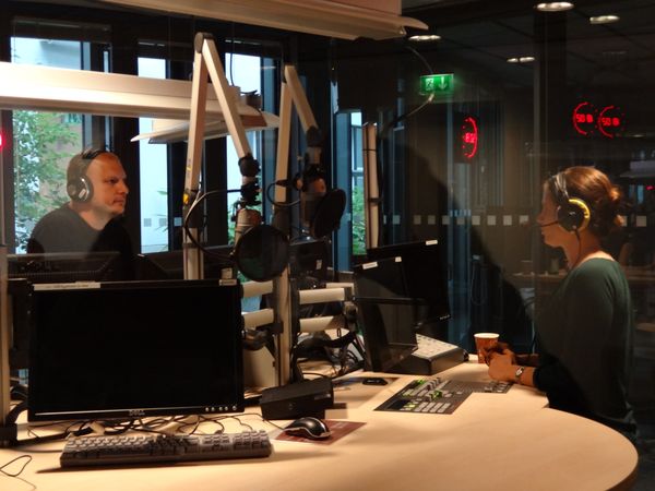 Ich im RBB Inforadio Studio mit Philipp B&uuml;chner