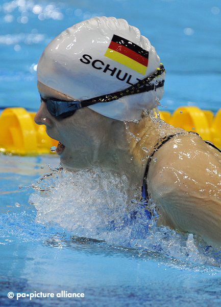 epa03390339 Germany's Daniela Schulte is on her way to win the silver medal in the women's 200m IM SM11 final during the London 2012 Paralympic Games in London, Britain, 08 September 2012. EPA/GERRY PENNY