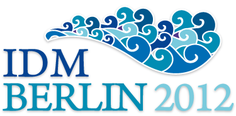 Logo der IDM 2012 - Aufschäumende Wellen und Schriftzug IDM BERLIN 2012