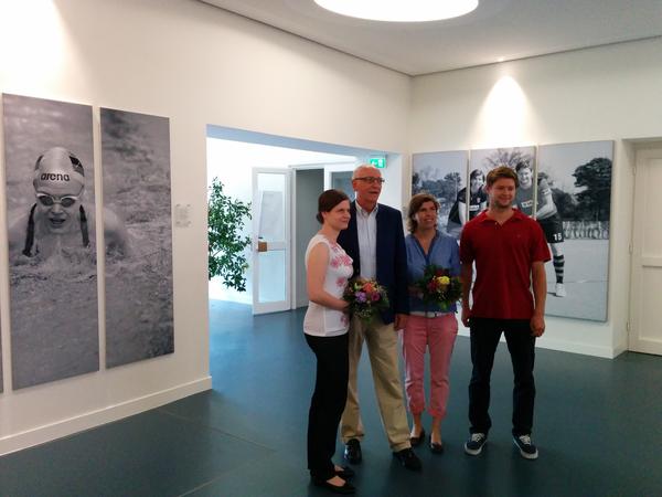 Ich stehe neben dem LSB-Pr&auml;sident Klaus B&ouml;ger, Olympiasieger Natascha Keller und Martin H&auml;ner bei der Einweihung des neuen Eingangsbereichs der Gesch&auml;ftsstelle, dem Haus des Sports, vom Landessportbund Berlin.