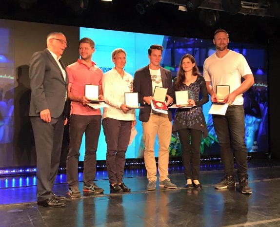 &Uuml;berreichung der Sportplakette in Gold